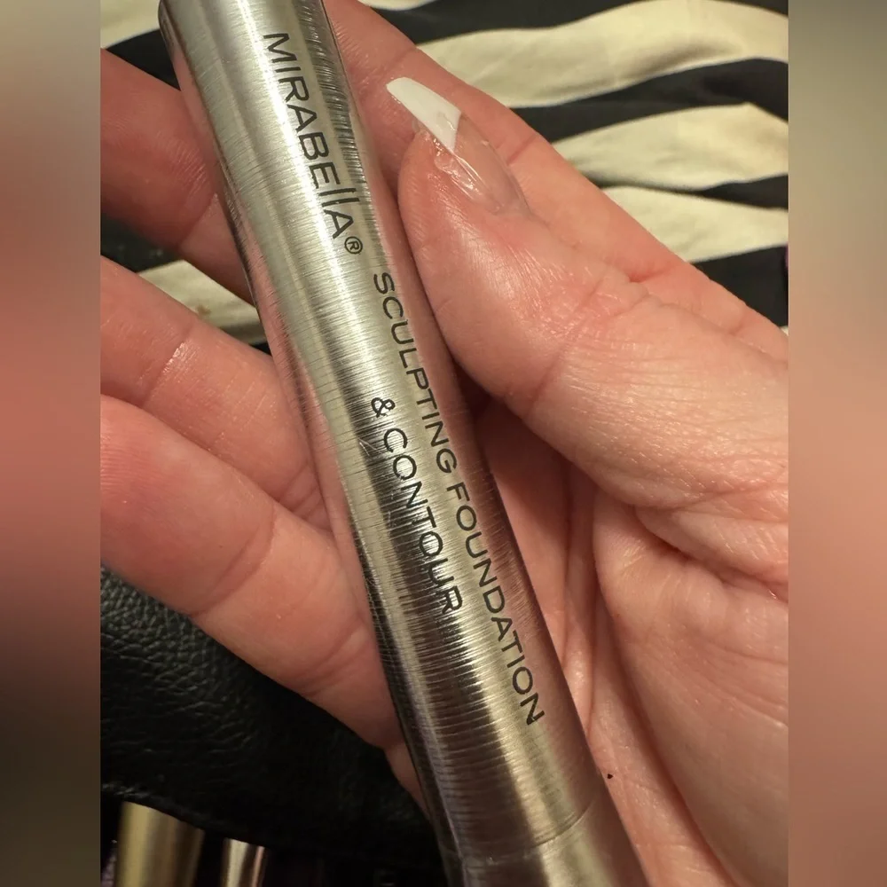 MIRABELLA SCULPTING FOUNDATION & CONTOUR PROFESSIONAL MAKEUP BRUSH